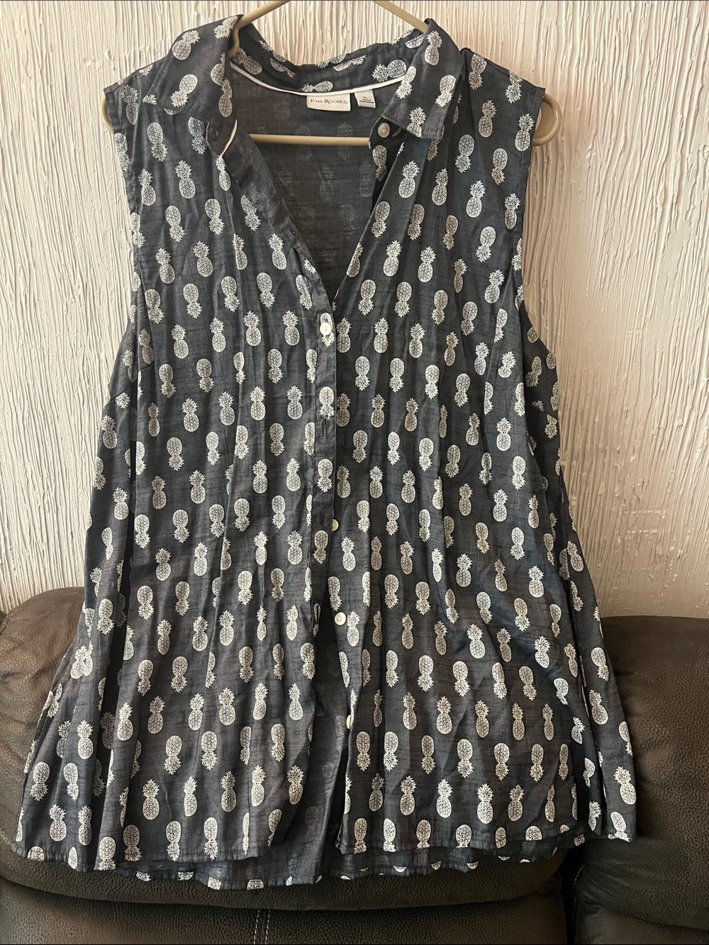 Kim Rogers Charcoal Sleeveless Button-Front Pineapple Print Tunic